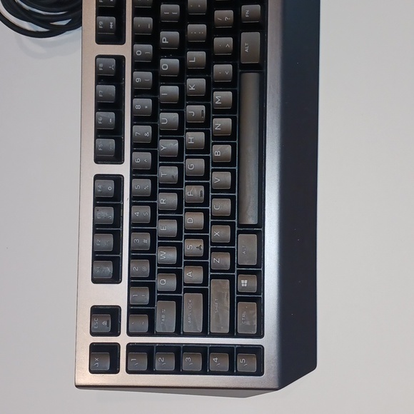 Alienware - AW568 Full-Size Gaming Keyboard - Picture 2 of 12